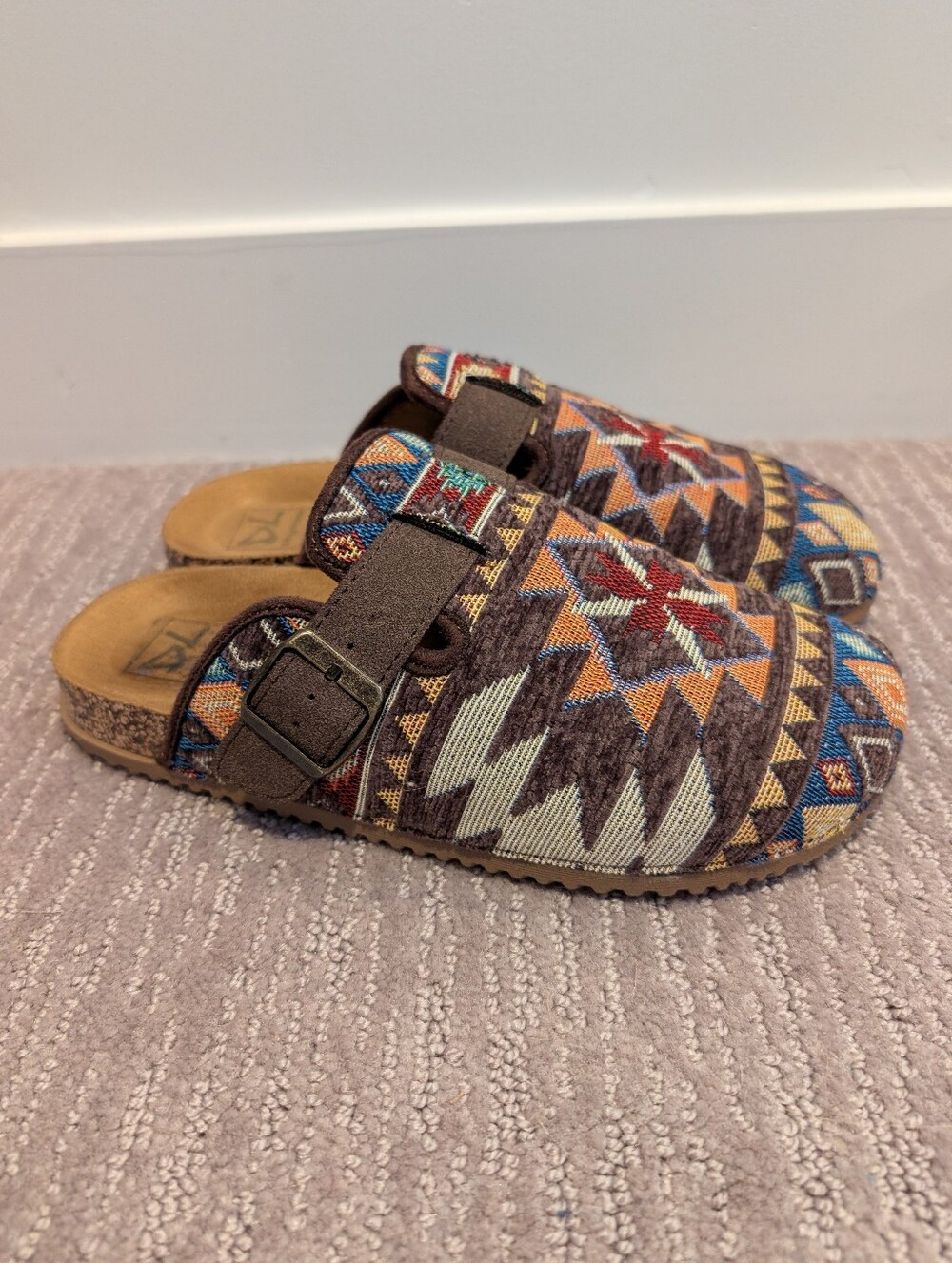 NWOT Dirty Laundry Southwest/Aztec/Geometric Print Clogs